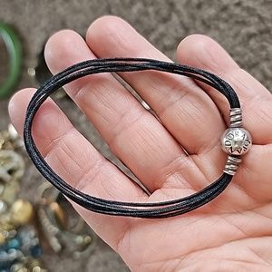 Bracelet pandora large black 5 strand w silver clasp great condition LOT472